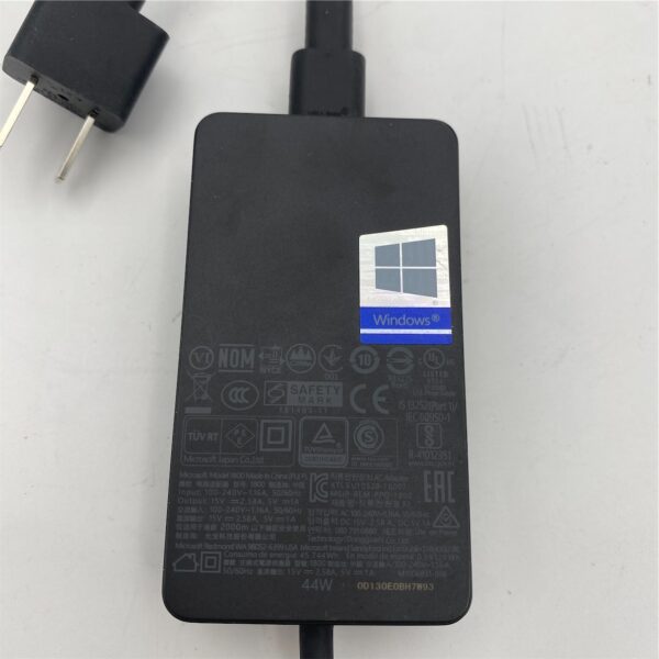 Microsoft Model 1800 Surface 44W 15V 2.58A SU10528-16007