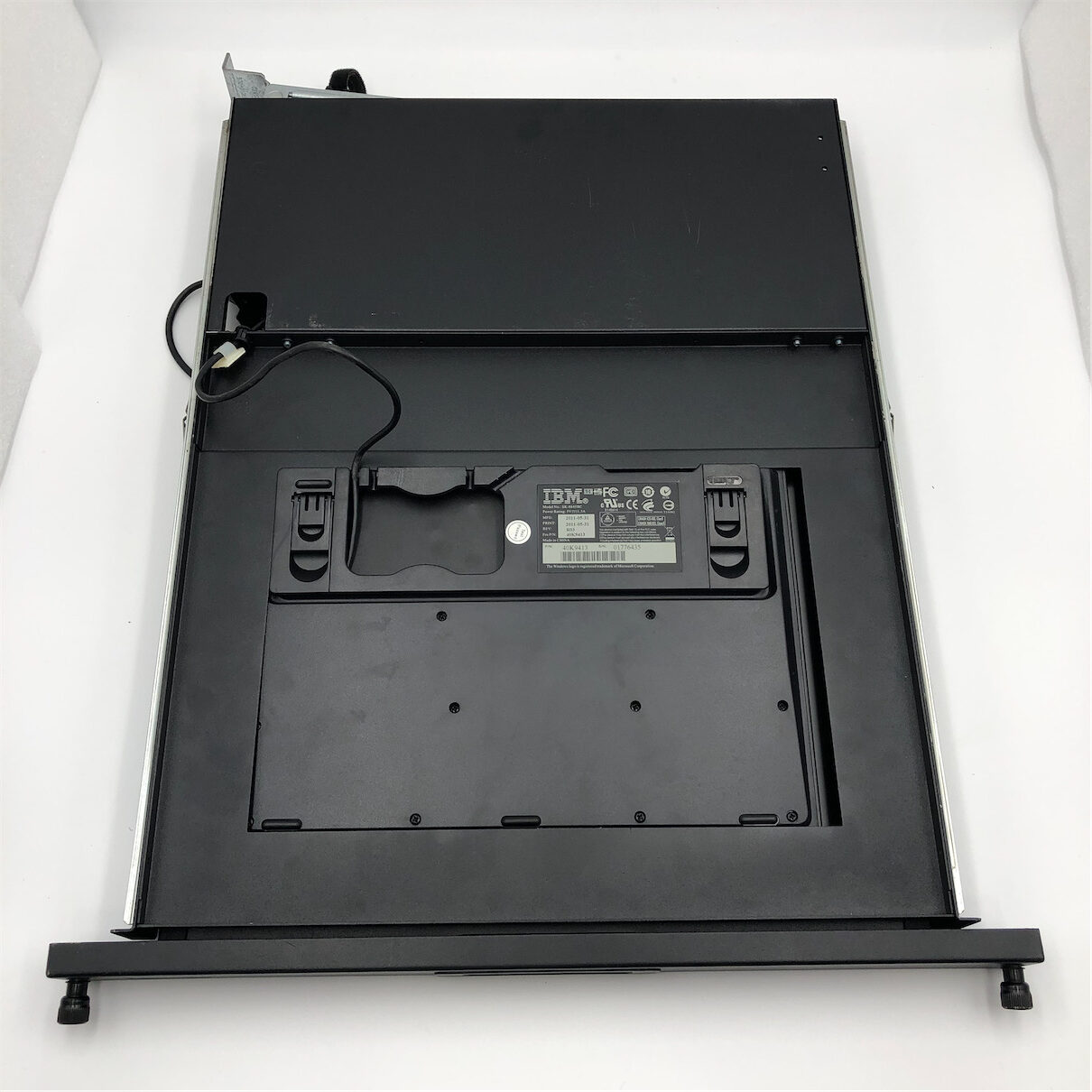 IBM 7316-TF3 Flat Panel Console Kit "No Rails" "Italian keyboard" 7316-TF3 - Image 2