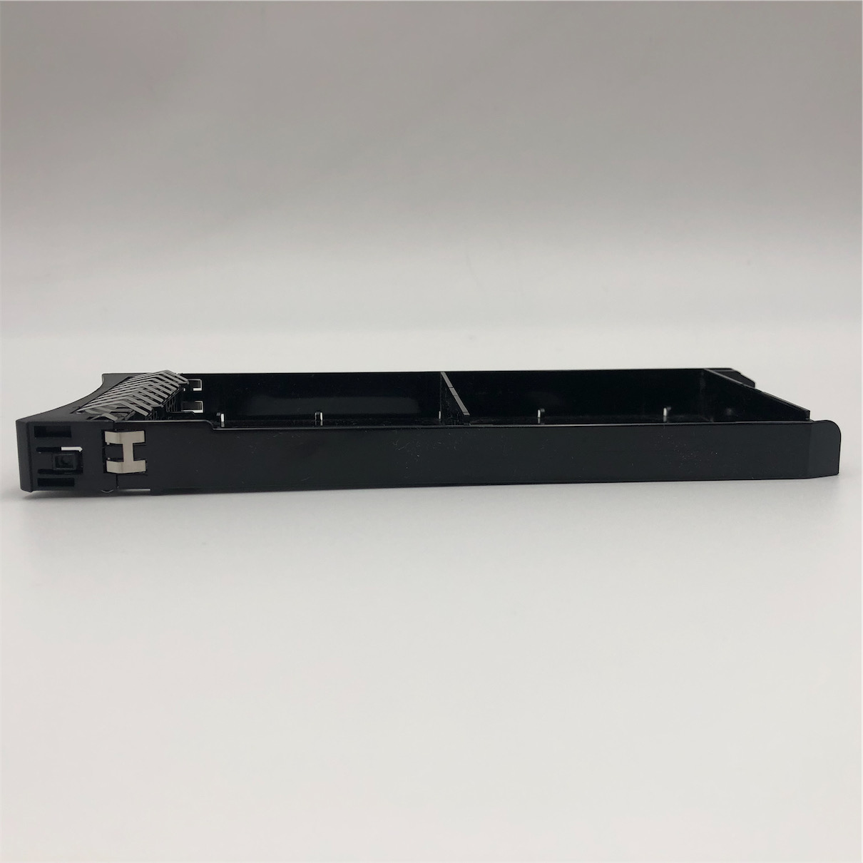 IBM 2.5'' BAY FILLER TRAY SFF StorWize - Image 6