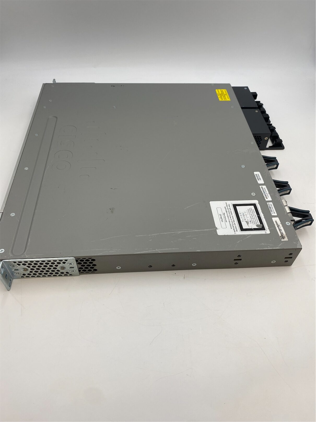 Cisco Catalyst 3850 48 Port Full PoE LAN Base - Image 4