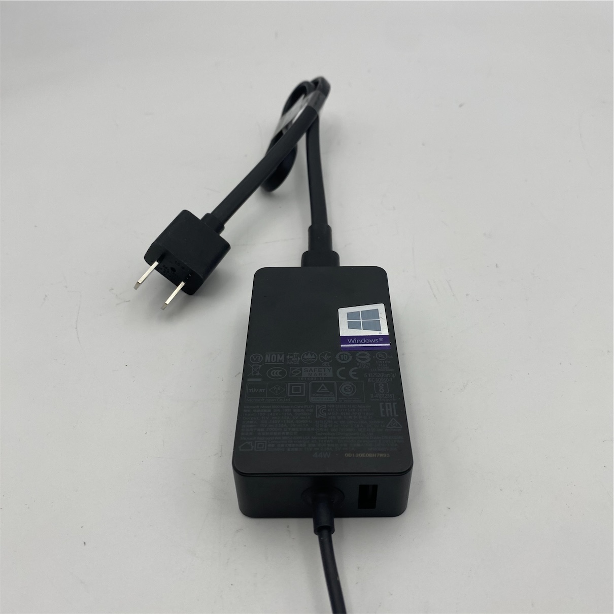 Microsoft Model 1800 Surface 44W 15V 2.58A - Imagen 2