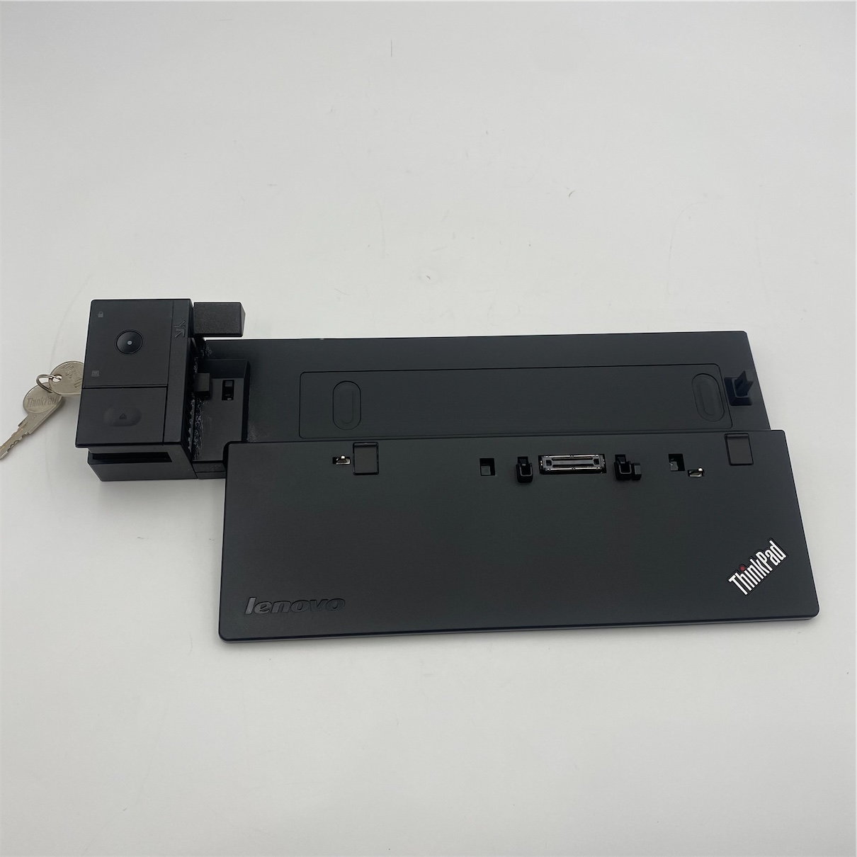 Lenovo ThinkPad Ultra Docking Station Port USB 3 *With Key* 00HM917