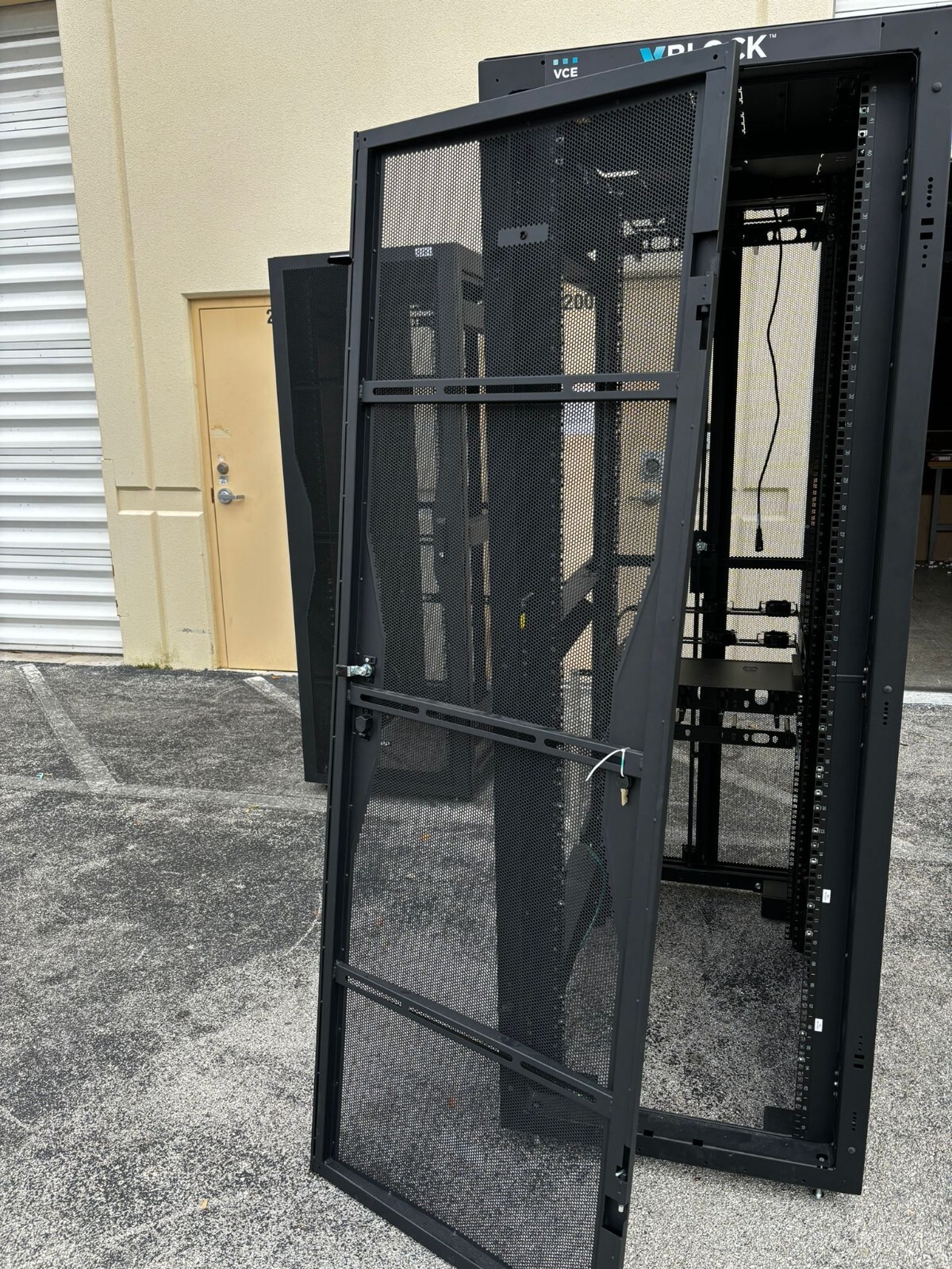 Panduit 42U Server Rack Cabinet Enclosure 700mmx42RUx1200mm "door hinge missing"