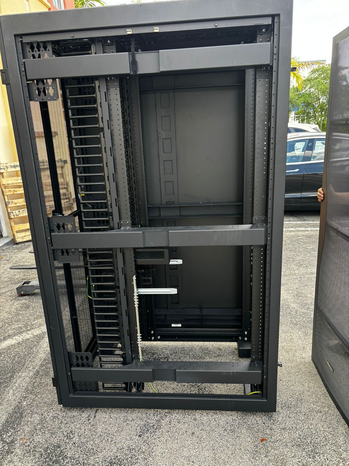 Panduit 42U Server Rack Cabinet Enclosure 700mmx42RUx1200mm "door hinge missing" - Image 4