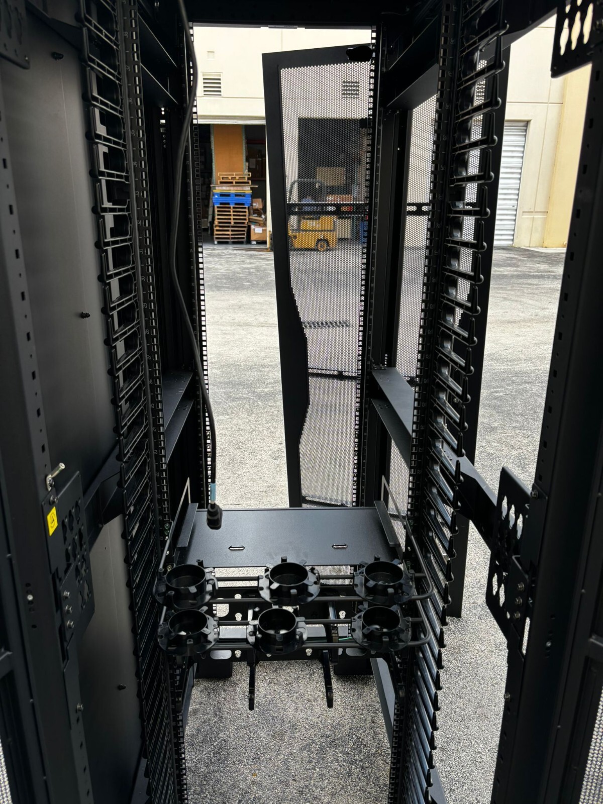 Panduit 42U Server Rack Cabinet Enclosure 700mmx42RUx1200mm "door hinge missing" - Image 6