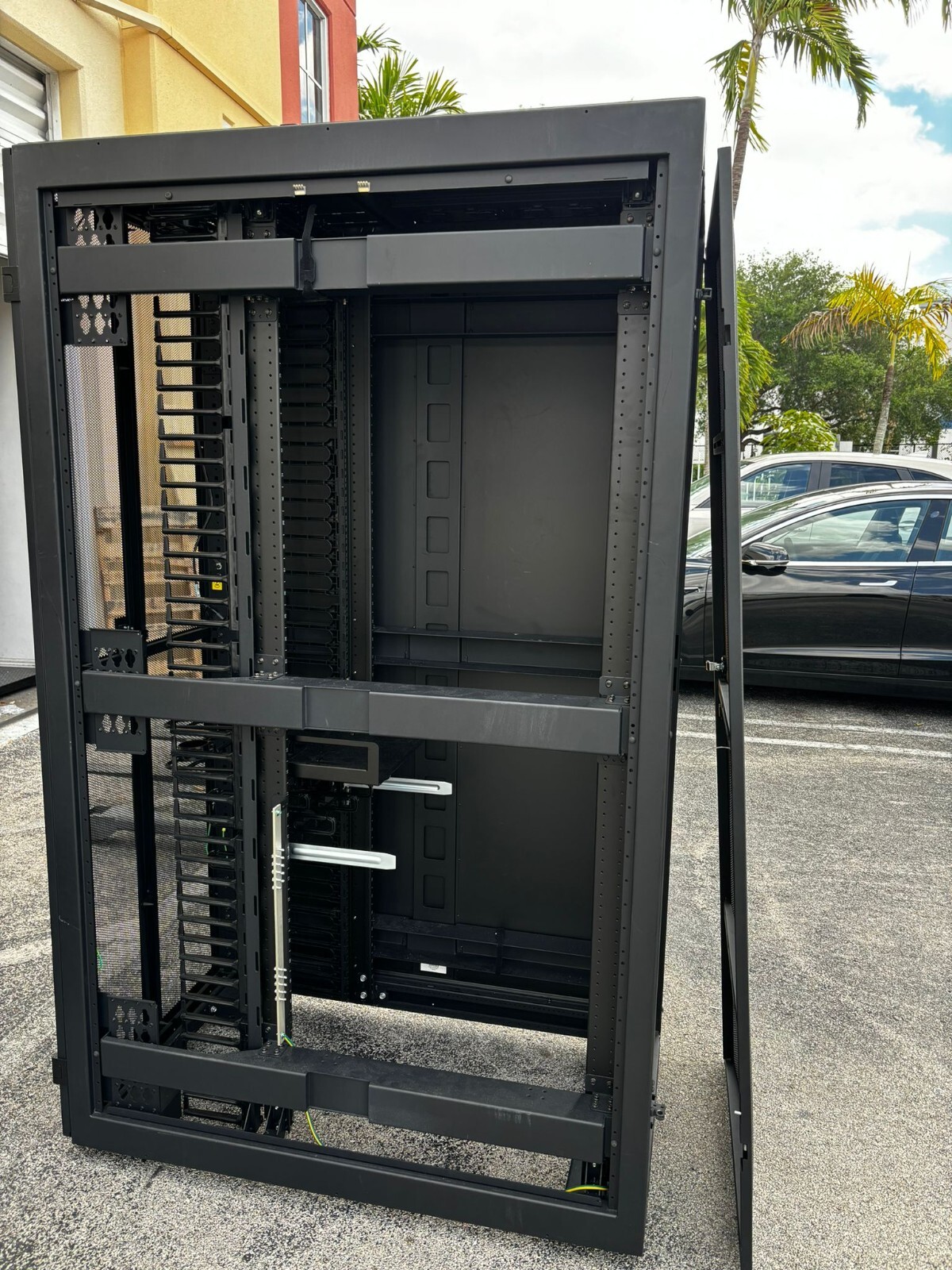 Panduit 42U Server Rack Cabinet Enclosure 700mmx42RUx1200mm "door hinge missing" - Image 7