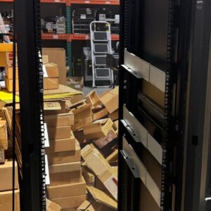 APC NetShelter SX Server Rack Enclosure 42U Black 1991Hx600Wx1070Dmm AR3100