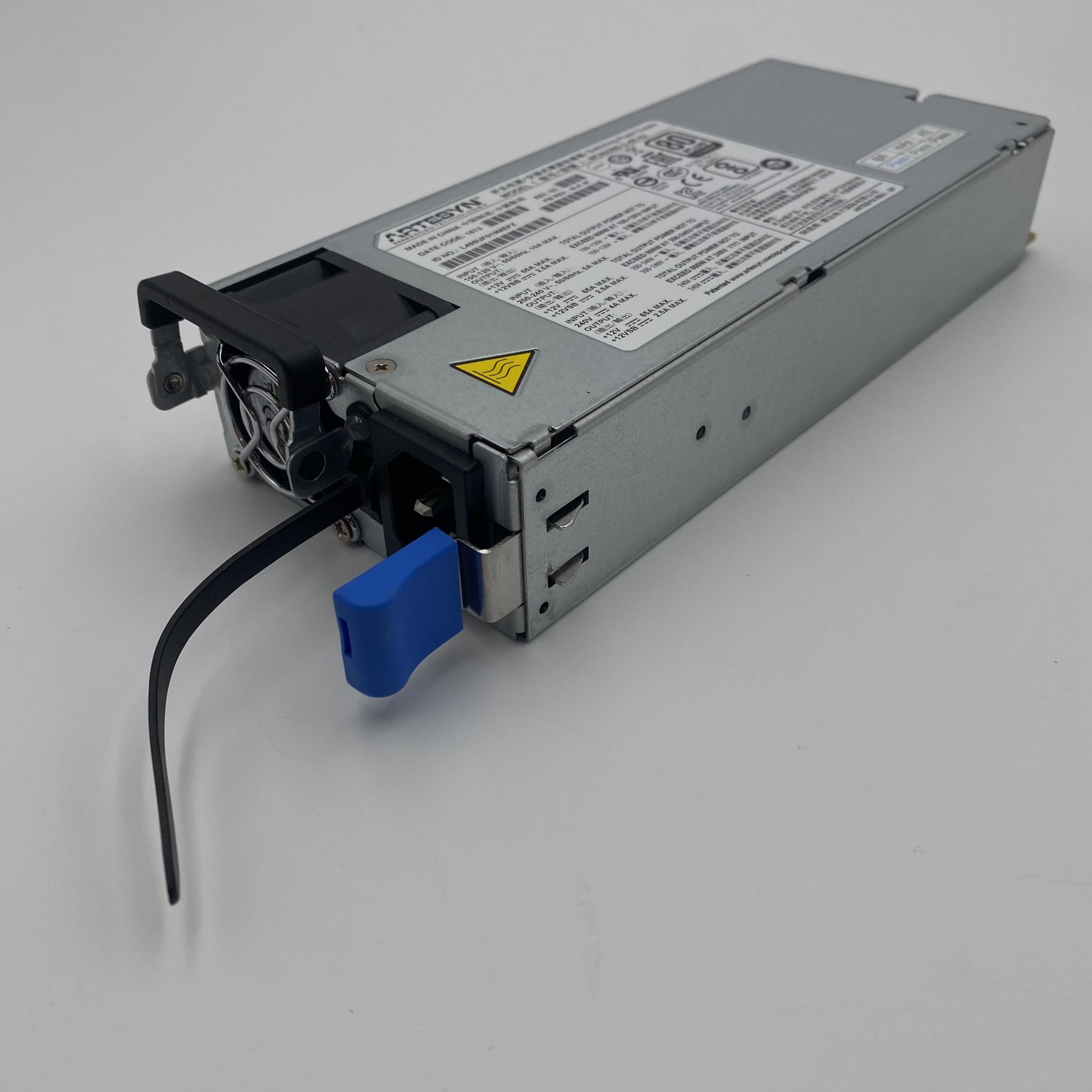 Artesyn 800W Switching Power Supply 80 Plus Titanium MC800B6-3-4R-02 - Imagen 2