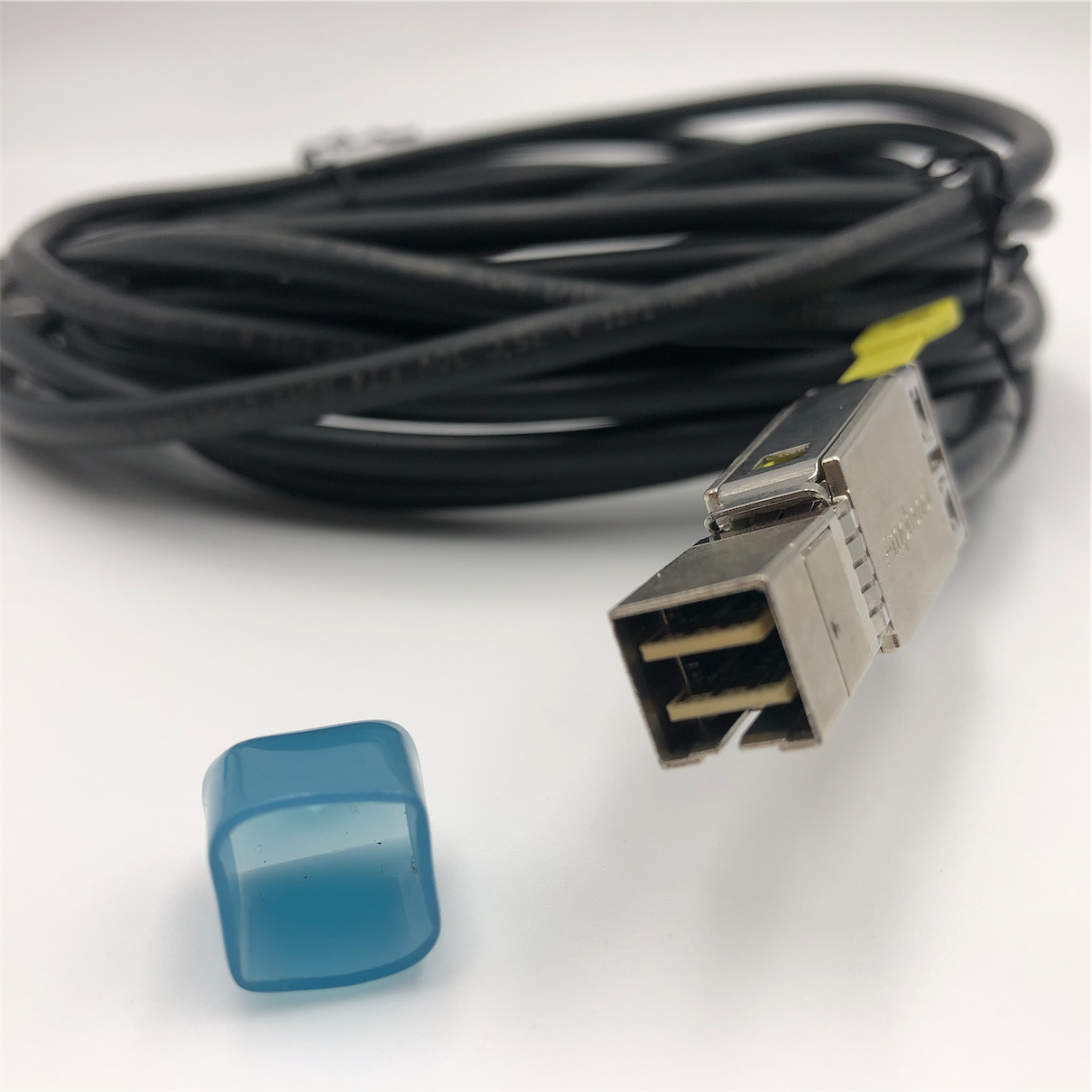 Amphenol 3m mini SAS HD Cable 04050697 99056SKB - Imagen 4