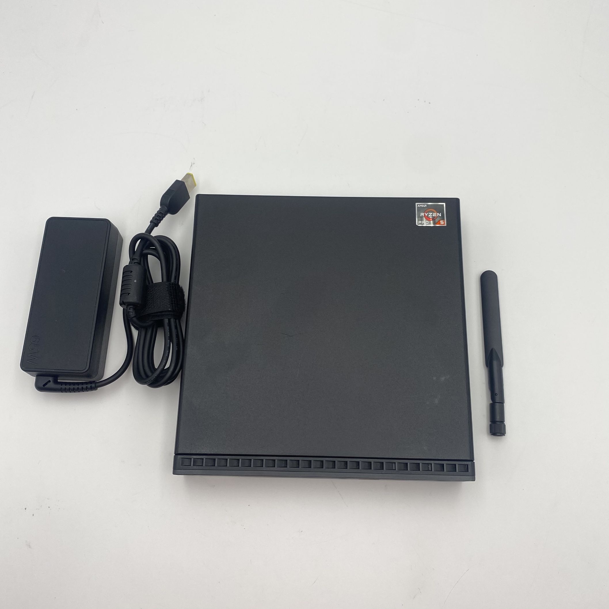 Lenovo ThinkCentre M75q G2 AMDRyzen5 5650GE 16GBRAM 256GBSSD - Imagen 2