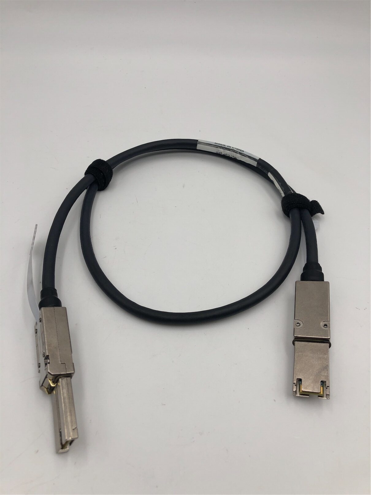 EMC HD-mini-SAS connector on controller, SFF-8088 cable(1M) 038-003-786