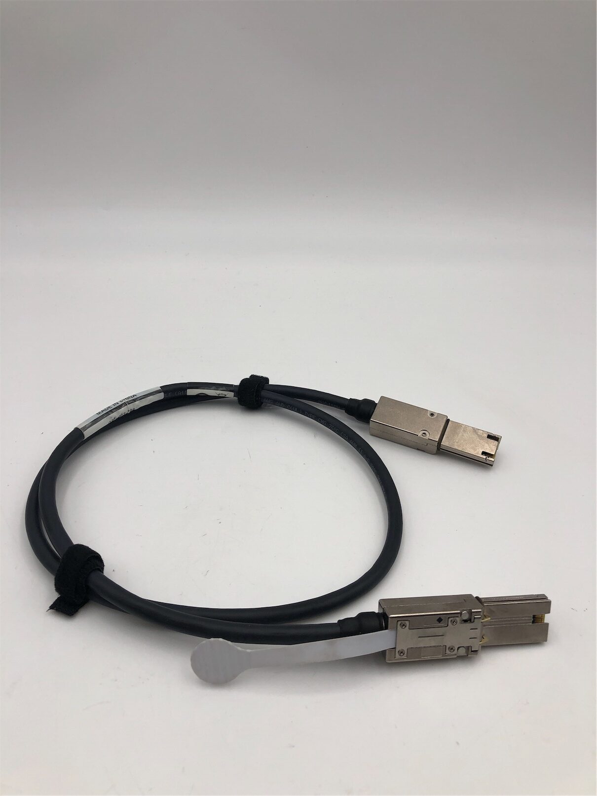 EMC HD-mini-SAS connector on controller, SFF-8088 cable(1M) 038-003-786 - Imagen 2