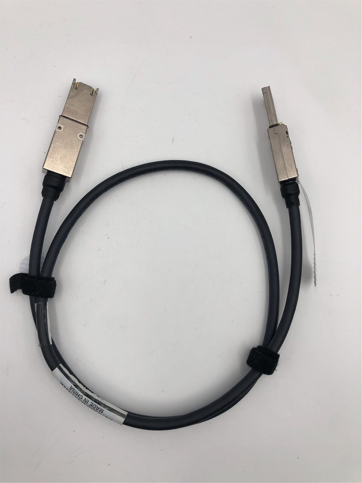 EMC HD-mini-SAS connector on controller, SFF-8088 cable(1M) 038-003-786 - Imagen 3