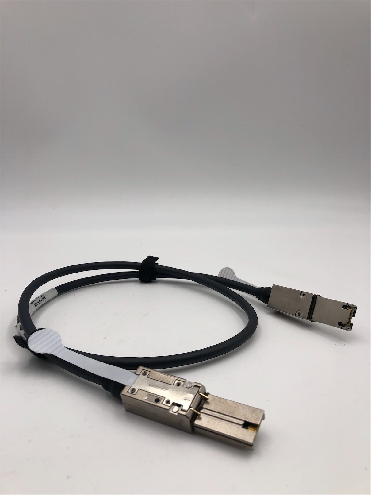 EMC HD-mini-SAS connector on controller, SFF-8088 cable(1M) 038-003-786 - Imagen 4