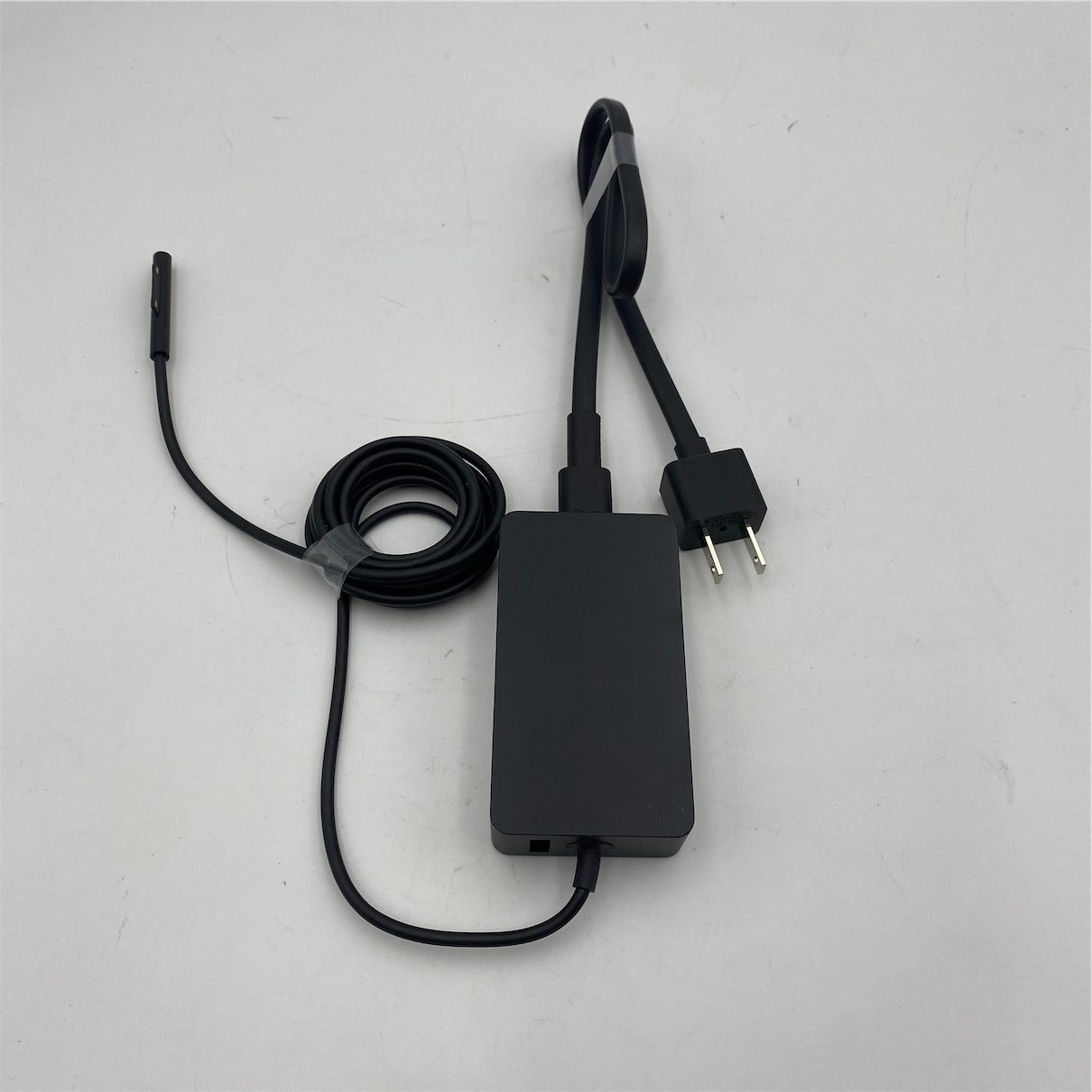 Microsoft Model 1800 Surface 44W 15V 2.58A - Imagen 3