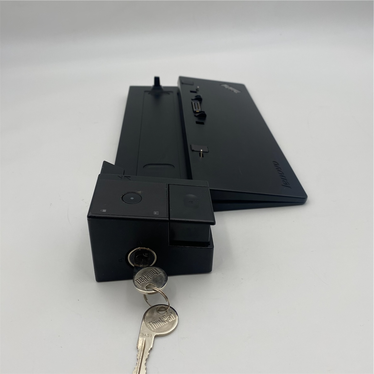 Lenovo ThinkPad Ultra Docking Station w/key 04W3956 - Image 4