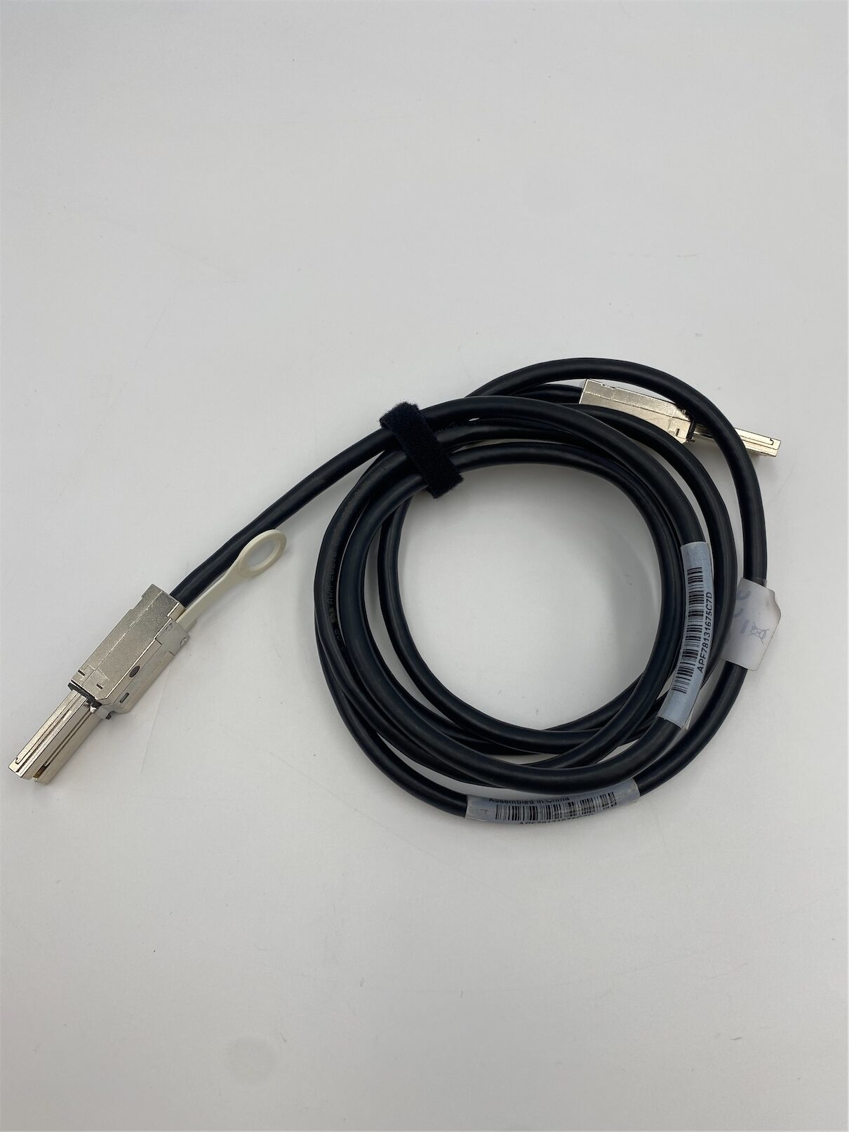 AMPHENOL Cable Mini SAS SFF-8088 to SFF-8088 2M 038-003-787
