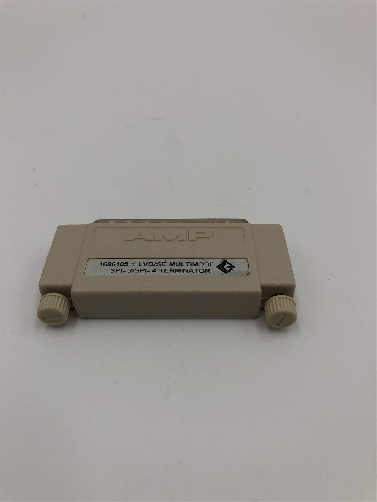 Amphenol LVD/SE MULTIMODE SPI-3/SPI-4 TERMINATOR 1696105-1 - Imagen 2